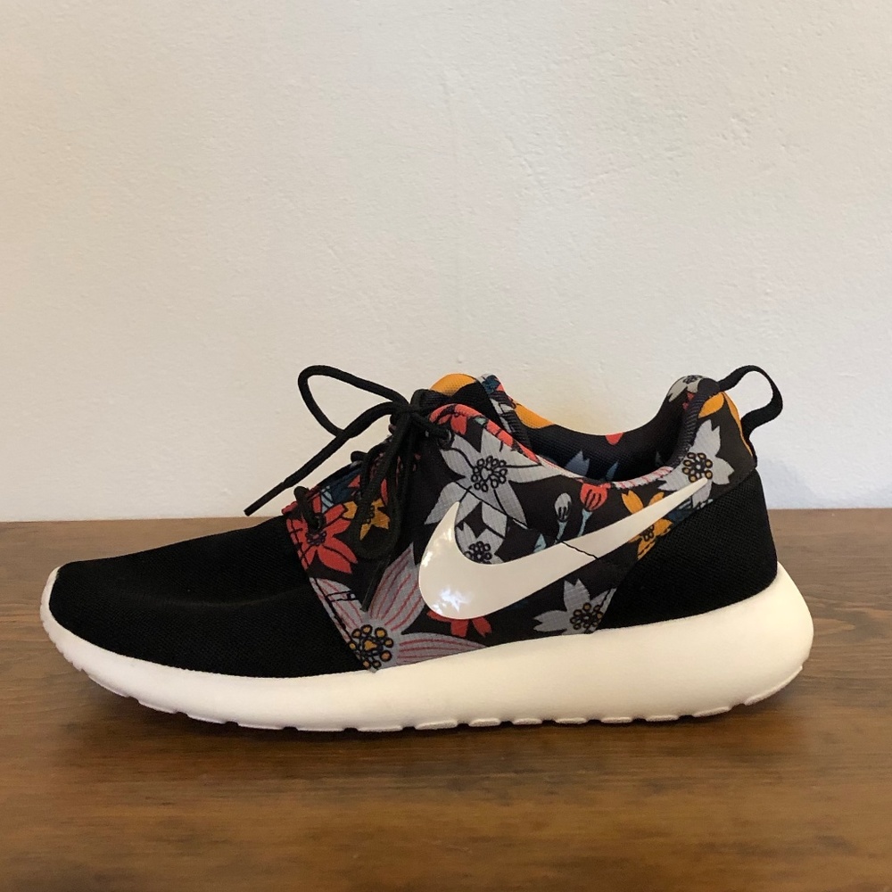 Nike Roshe Hawaiian Floral - sz 9